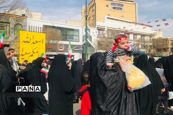 حضور پرشور آموزش و پرورش ناحیه سه مشهد در راهپیمایی 22بهمن
