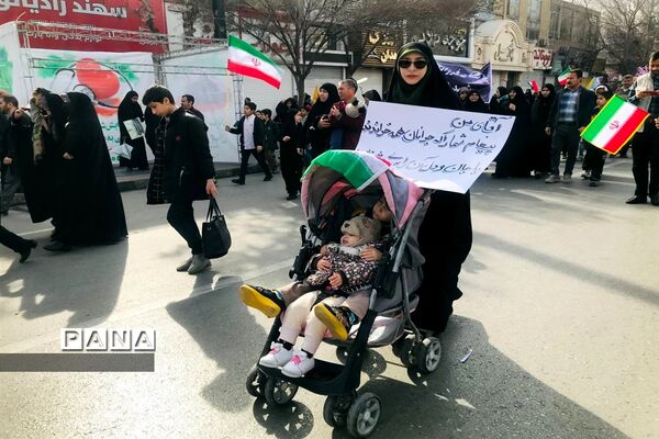 حضور پرشور آموزش و پرورش ناحیه سه مشهد در راهپیمایی 22بهمن