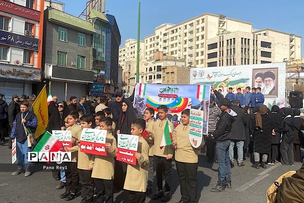 راهپیمایی پرشور مر‌دم شهرری و قیامدشت در گرامیداشت چهل و پنجمین سالگرد پیروزی انقلاب اسلامی ایران