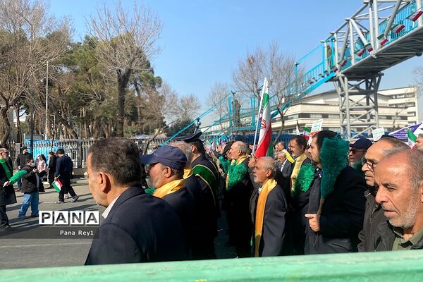 راهپیمایی پرشور مر‌دم شهرری و قیامدشت در گرامیداشت چهل و پنجمین سالگرد پیروزی انقلاب اسلامی ایران