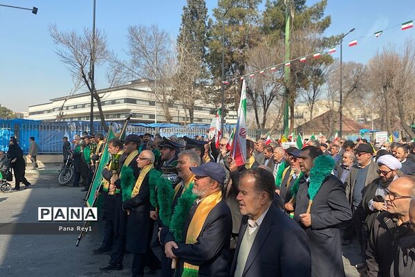 راهپیمایی پرشور مر‌دم شهرری و قیامدشت در گرامیداشت چهل و پنجمین سالگرد پیروزی انقلاب اسلامی ایران