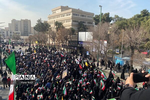 راهپیمایی پرشور مر‌دم شهرری و قیامدشت در گرامیداشت چهل و پنجمین سالگرد پیروزی انقلاب اسلامی ایران