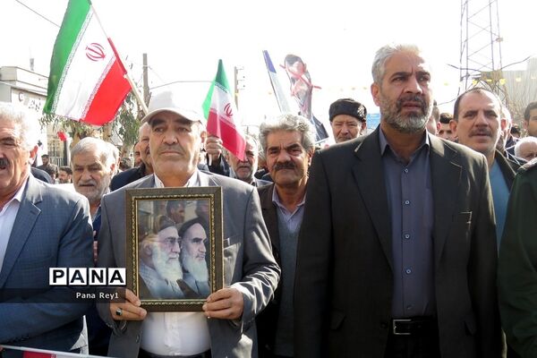راهپیمایی پرشور مر‌دم شهرری و قیامدشت در گرامیداشت چهل و پنجمین سالگرد پیروزی انقلاب اسلامی ایران