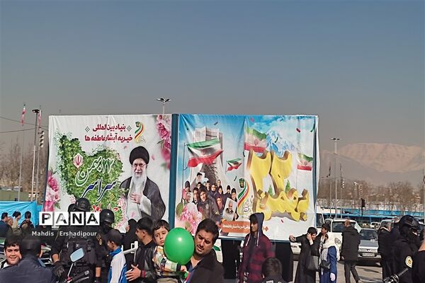 راهپیمایی ۲۲ بهمن ماه در میدان آزادی تهران