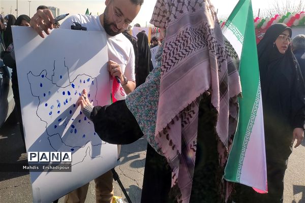 راهپیمایی ۲۲ بهمن ماه در میدان آزادی تهران