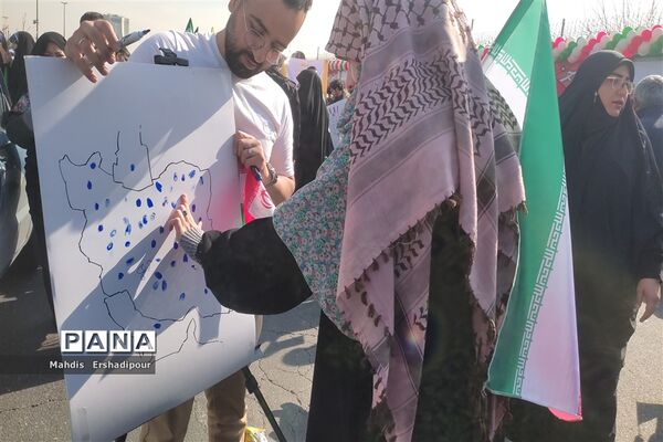 راهپیمایی ۲۲ بهمن ماه در میدان آزادی تهران