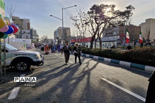 حماسه حضور دانش‌آموزان تهرانی در راهپیمایی 22 بهمن 1402
