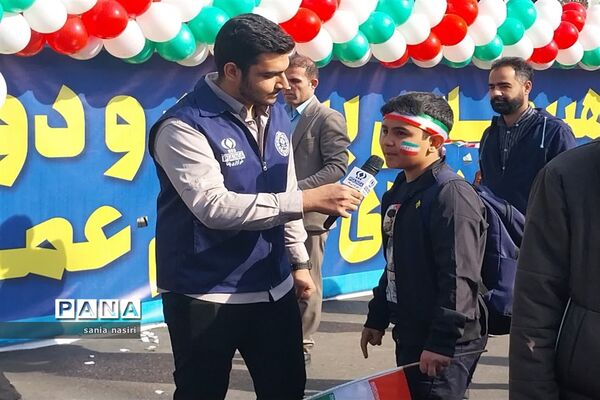 حماسه حضور دانش‌آموزان تهرانی در راهپیمایی 22 بهمن 1402