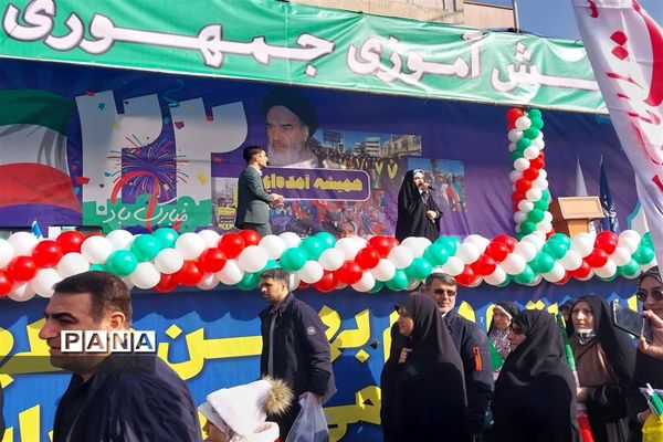 حماسه حضور دانش‌آموزان تهرانی در راهپیمایی 22 بهمن 1402