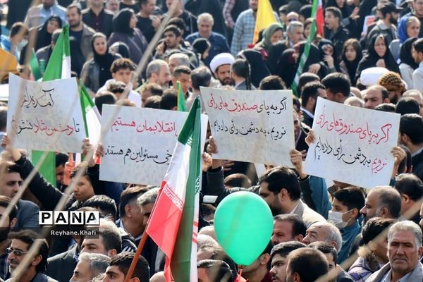 حضور پرشور مردم غیور پاکدشت در راهپیمایی 22 بهمن