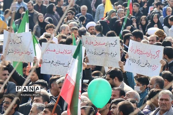حضور پرشور مردم غیور پاکدشت در راهپیمایی 22 بهمن