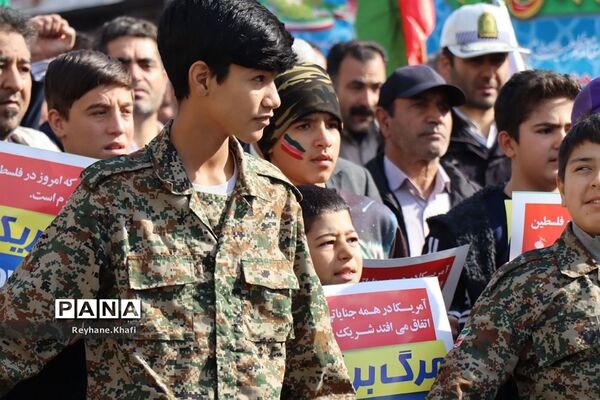 حضور پرشور مردم غیور پاکدشت در راهپیمایی 22 بهمن