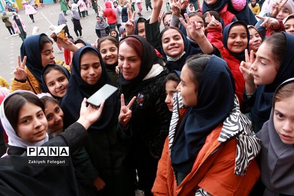 طرح اداره یک روزه مدرسه توسط انجمن در مدرسه ابتکار