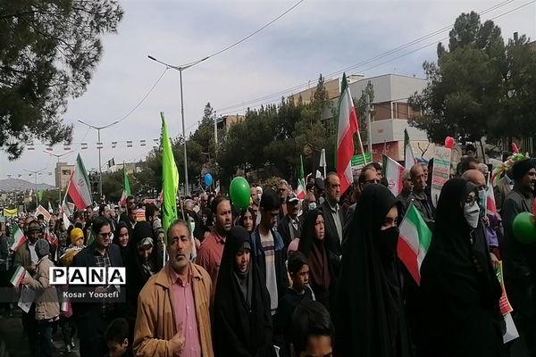 حضور مردم غیور بیرجندی در راهپیمایی یوم الله 22 بهمن