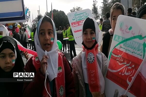 حضور مردم غیور بیرجندی در راهپیمایی یوم الله 22 بهمن
