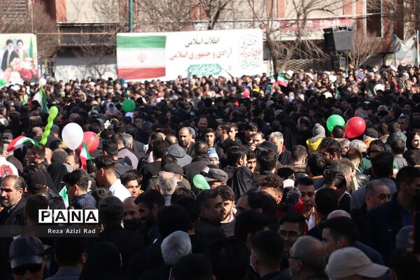 بچه‌های انقلاب پای کار انقلاب