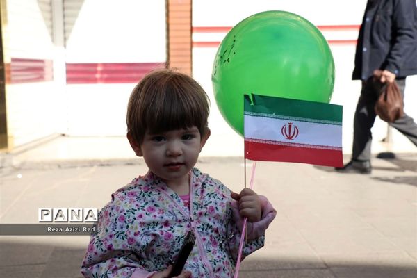 بچه‌های انقلاب پای کار انقلاب