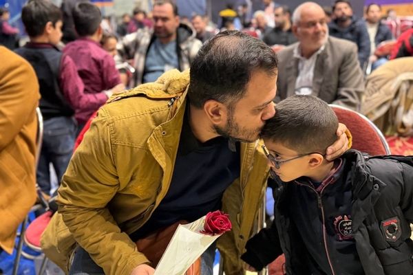 جشن روز پدر در سالن گلعباسی ورامین ؛ حضوریک هزار نفر از  پدران دانش آموزان گل‌های نمونه