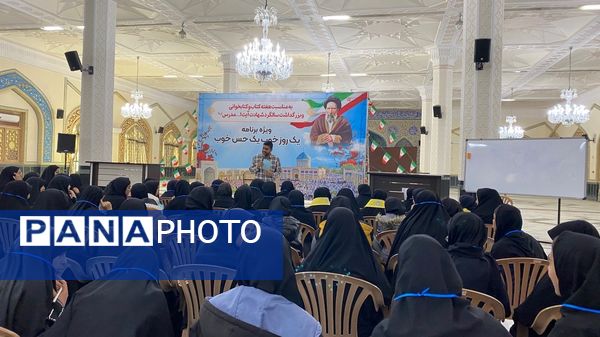 بازدید دانش آموزان دبیرستان دخترانه امید از آرامگاه شهید مدرس