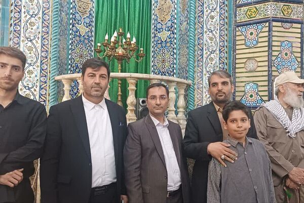 حضور پرشور دانش‌آموزان و فرهنگیان در نماز جمعه این هفته شهرستان ورامین