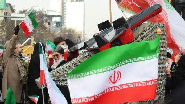 حضور پرشور مردم مشهد در راهپیمایی ۲۲بهمن 