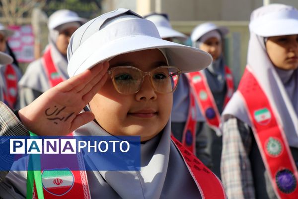 برگزاری برنامه نمادین استانی و مانور تشکیلاتی یاوران انقلاب در خراسان رضوی