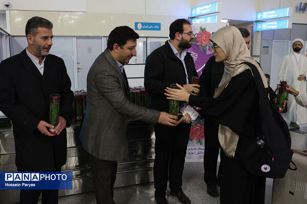 استقبال از آخرین کاروان عمره‌گذار دانش‌آموزی از سکوی پروازی تهران