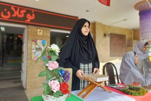 هم صدایی نسل آینده با انقلاب در مدرسه کودک مسلمان قرچک
