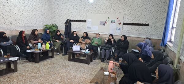 برگزاری کارگاه آموزشی بازی و یادگیری در جمع همکاران دبستان هیات امنایی ملاصدرا 