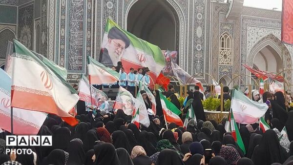 اجتماع بزرگ مشت‌های گره کرده در مشهد