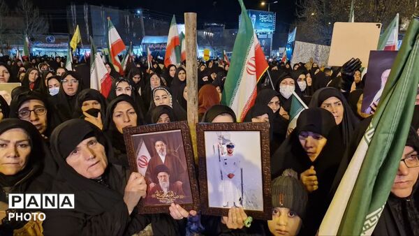 مردم دلفان در شب چهلم مراسم شهید آیت‌الله سید علی خامنه‌ای گردهم آمدند