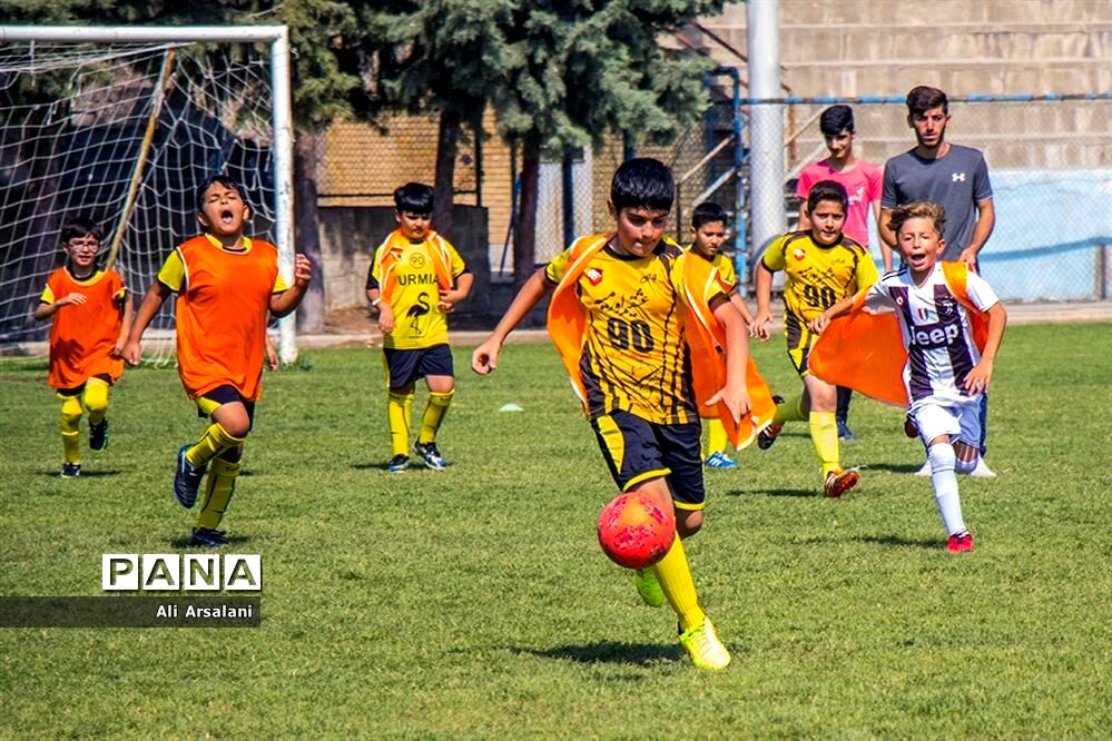 خیلی از بزرگان فوتبال کشور از مدارس پا به توپ شدند