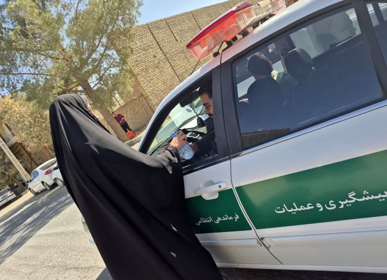 نمایش جرعه ای از ایستادگی در مسیر راهپیمایی ۱۳ آبان ماه