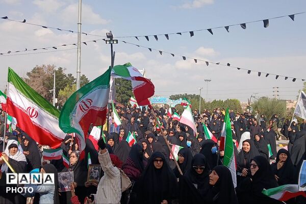 تجدید بیعت فرهنگیان و دانش آموزان بصیر و غیور  پاکدشت  با رهبر معظم انقلاب