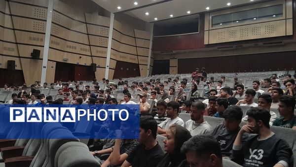 همایش روبیس شو با حضور رتبه‌های برتر کنکوری در نیشابور