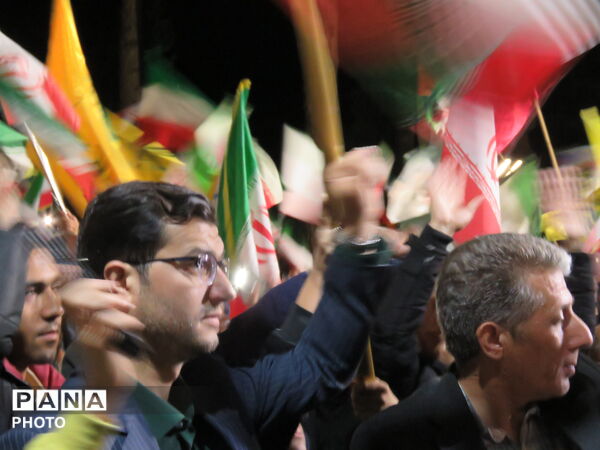 رژه دختران جان فدا همزمان با سراسر کشور در شهرستان خلیل آباد 