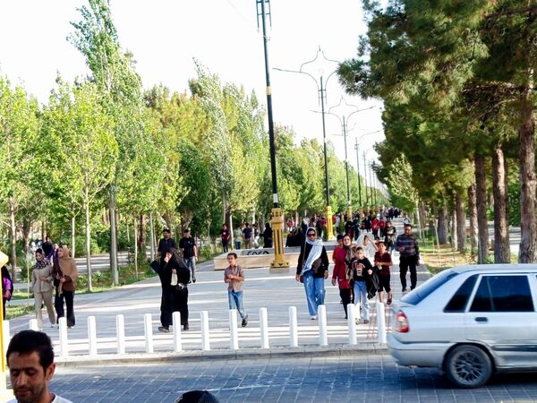 قدم هایی به عشق معلمان