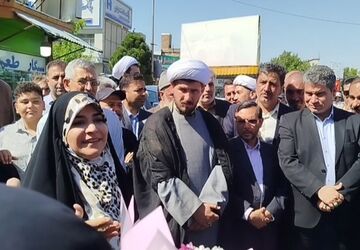 حماسه‌خوانی دانش‌آموز خبرنگار پانا هنگام استقبال از سحر امامی در فاروج