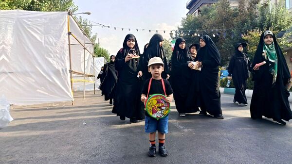 جا مانده‌ایم، اما بی‌خبر نه