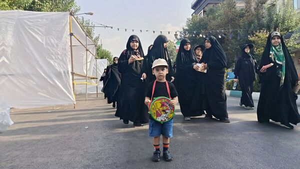 جا مانده‌ایم، اما بی‌خبر نه