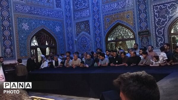 گذری بر مزار رهبر شهید و خانواده شهیدشان در دارلذکر حرم مطهر رضوی 