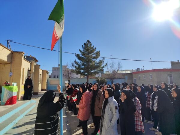 ویژه برنامه زنگ انقلاب در دبیرستان فاطمیه