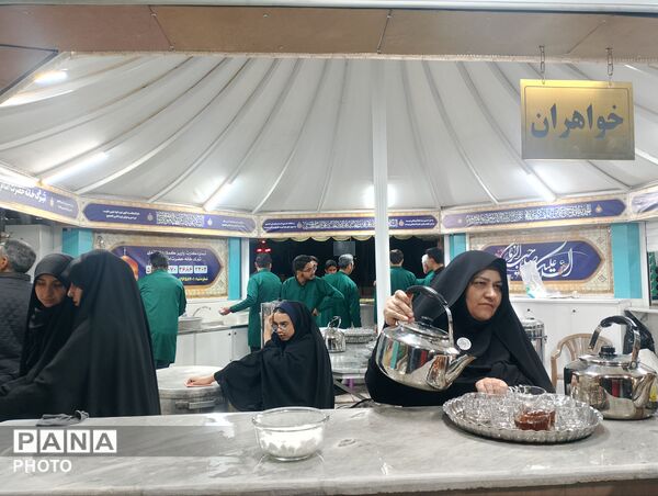 مردم کاشمر در زیارتگاه شهید مدرس قرآن بر سر گرفتند