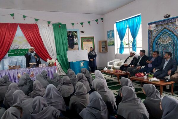 برگزاری جشن دهه کرامت و روز دختر در مدرسه نمونه دولتی فدک