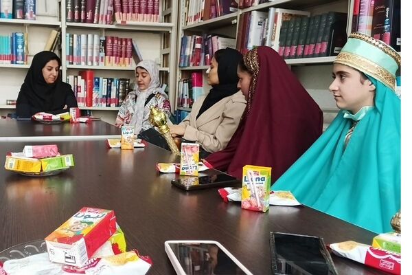 محفل «مام وطن» با طنین شاهنامه‌خوانی در کتابخانه مرکزی علامه امینی شهرستان قدس