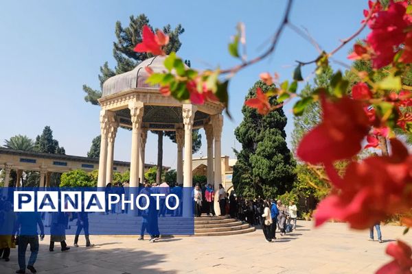 روز بزرگداشت حافظ، شاعر پرآوازه و لسان‌الغیب