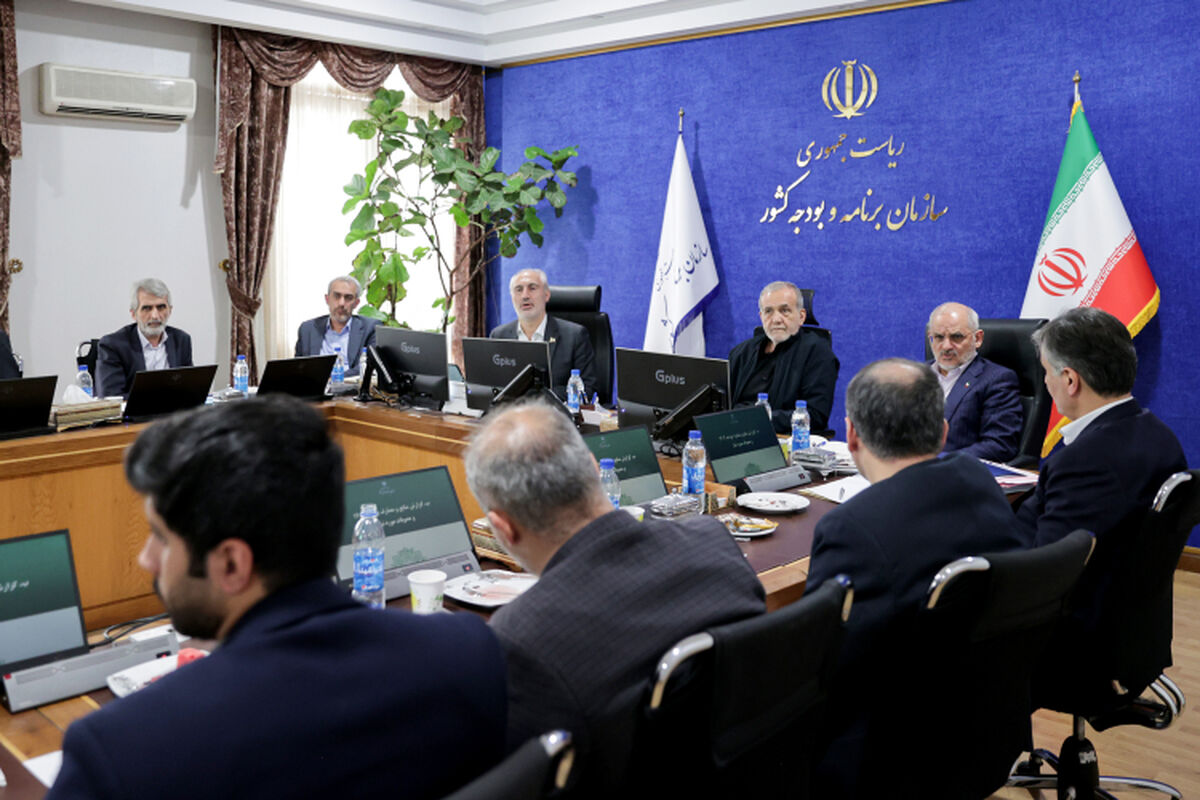 انتقاد رئیس‌جمهور از پرداخت بدون ضابطه ردیف‌های دستمزدی به مدیران ناکارآمد