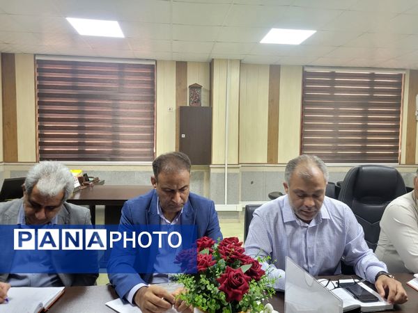 جلسه ستاد شاهد با حضور مسئولان بنیاد شهید در ناحیه یک بندرعباس