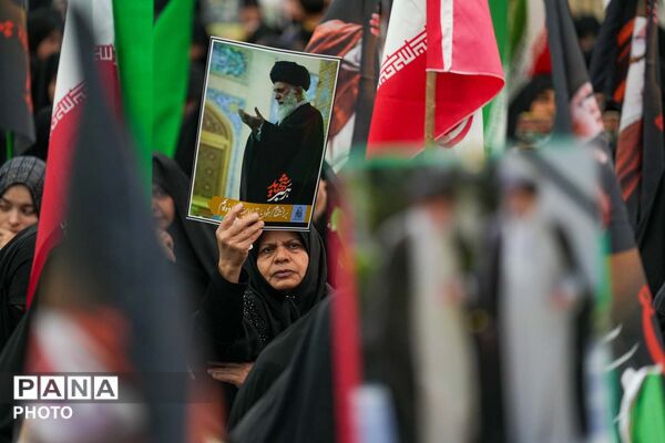 اجتماع بانوان انقلابی به مناسبت چهلم قائد امت و شهدای میناب در مسجد جمکران 