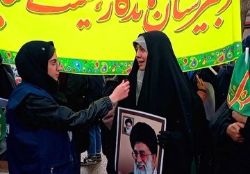 شور و شوق جوانان از شرکت در راهپیمایی ۲۲ بهمن